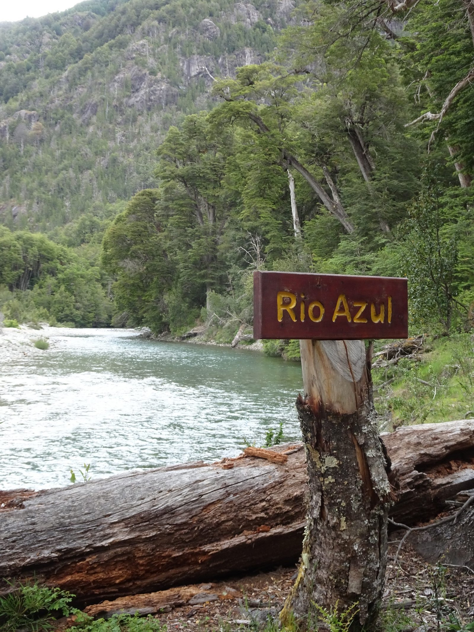 Río Azul, Cartelería